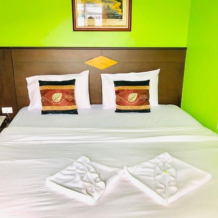Hollywood Inn Love Patong Exterior photo