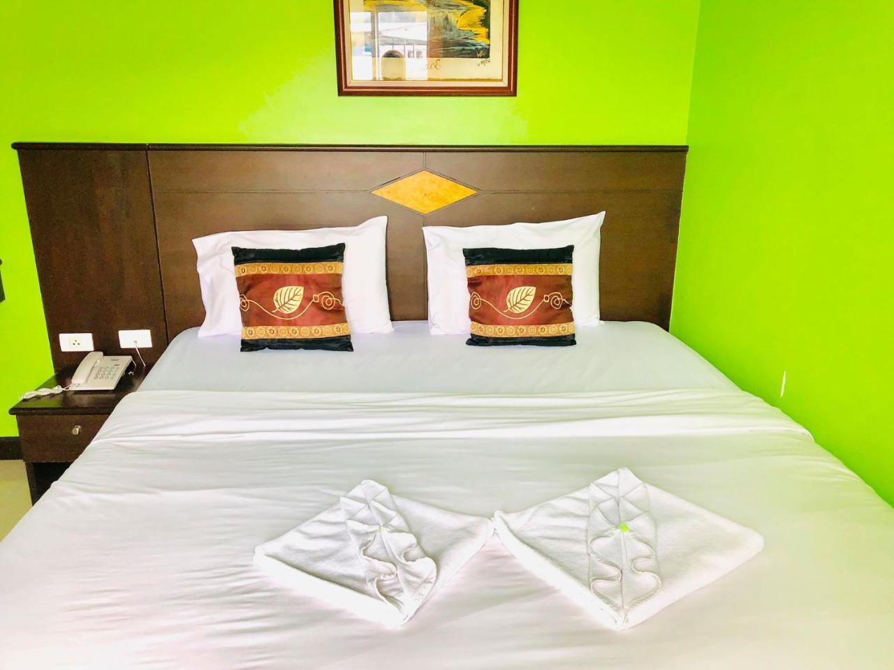Hollywood Inn Love Patong Exterior photo
