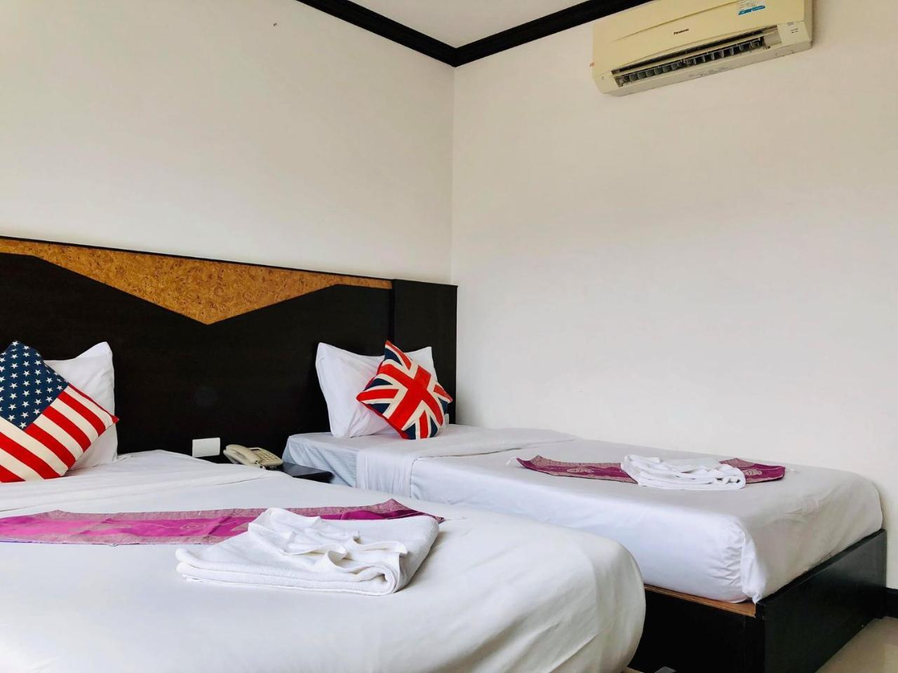 Hollywood Inn Love Patong Exterior photo