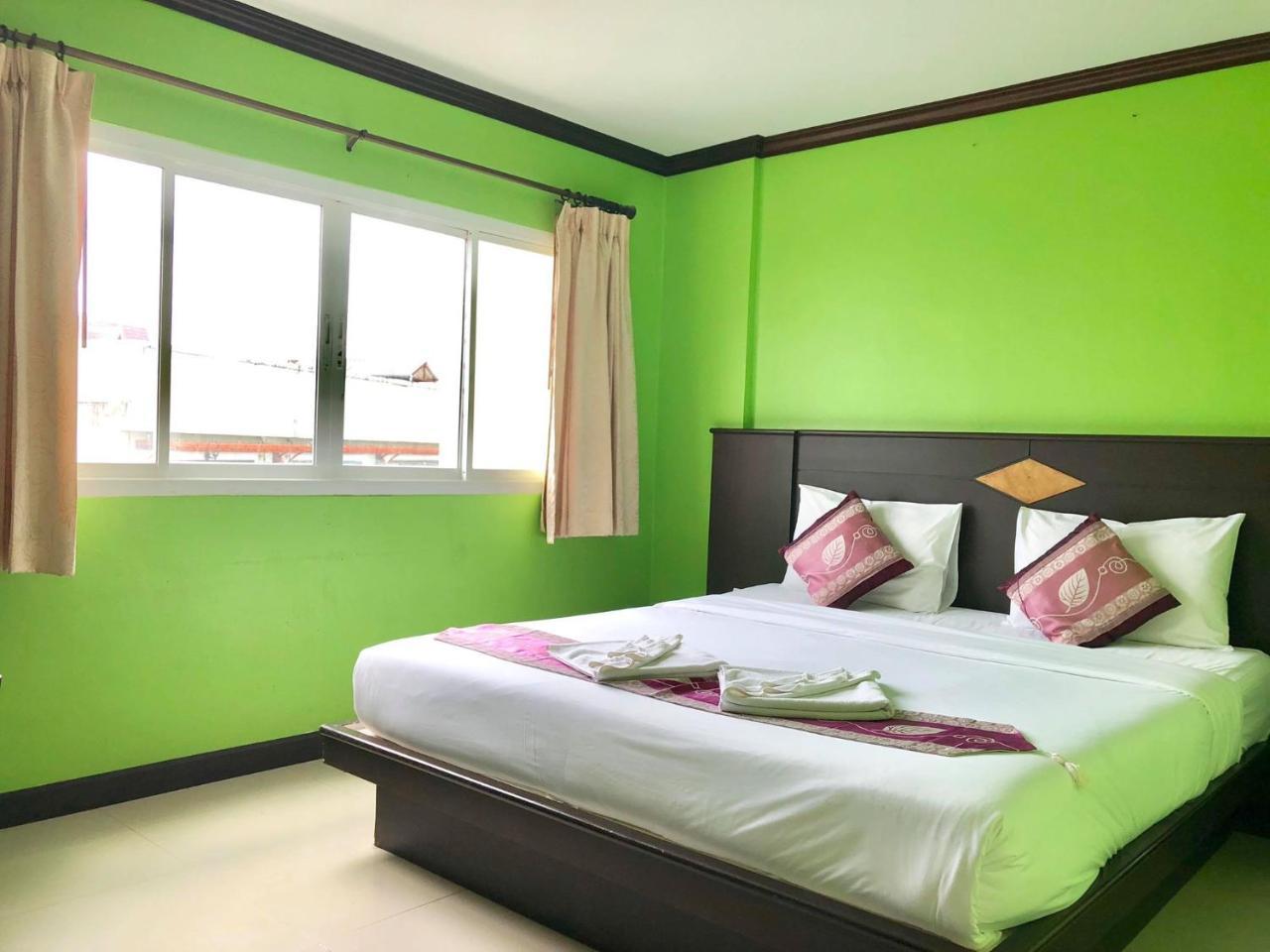 Hollywood Inn Love Patong Exterior photo