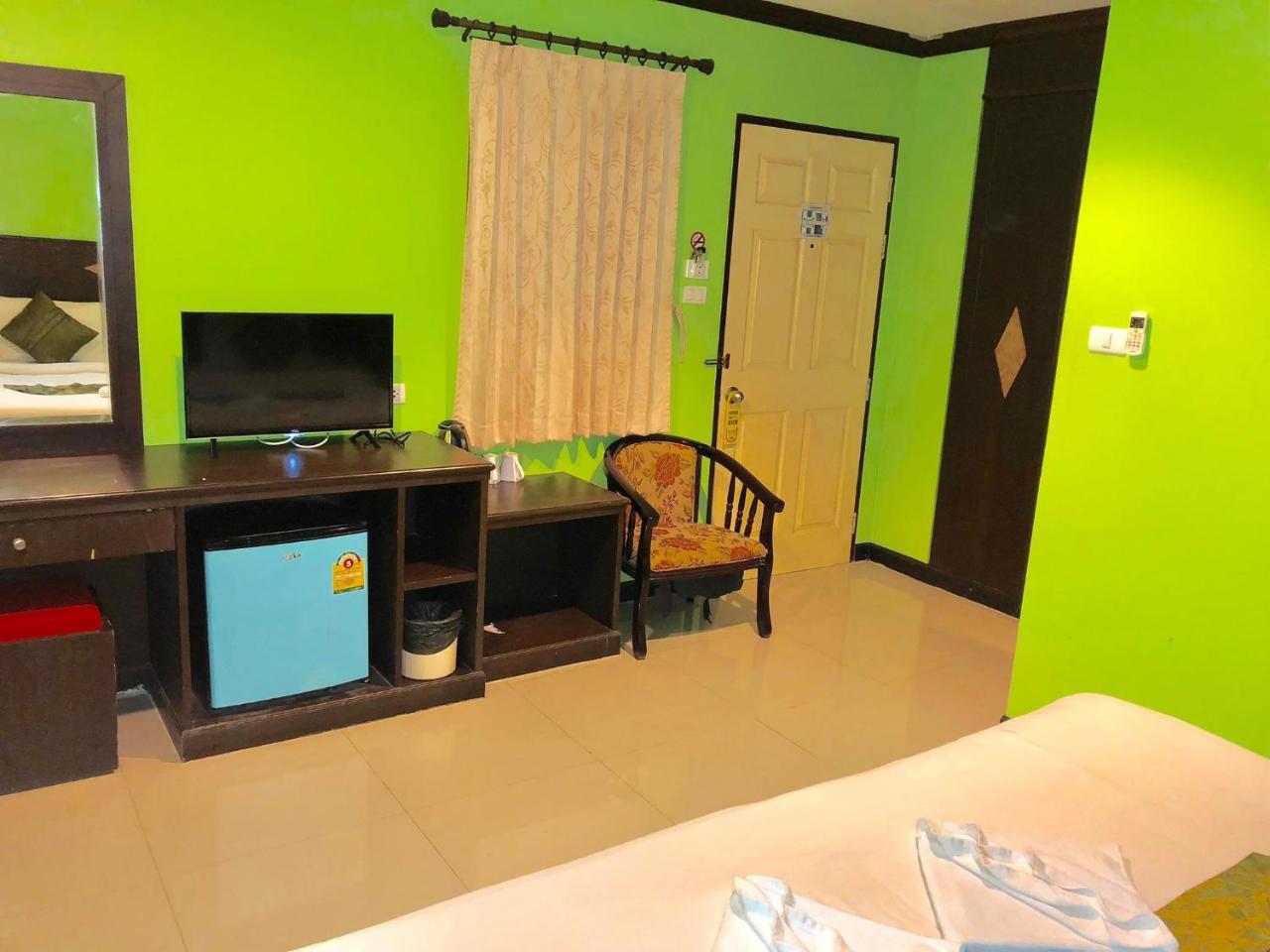 Hollywood Inn Love Patong Exterior photo