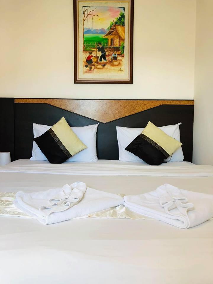 Hollywood Inn Love Patong Exterior photo