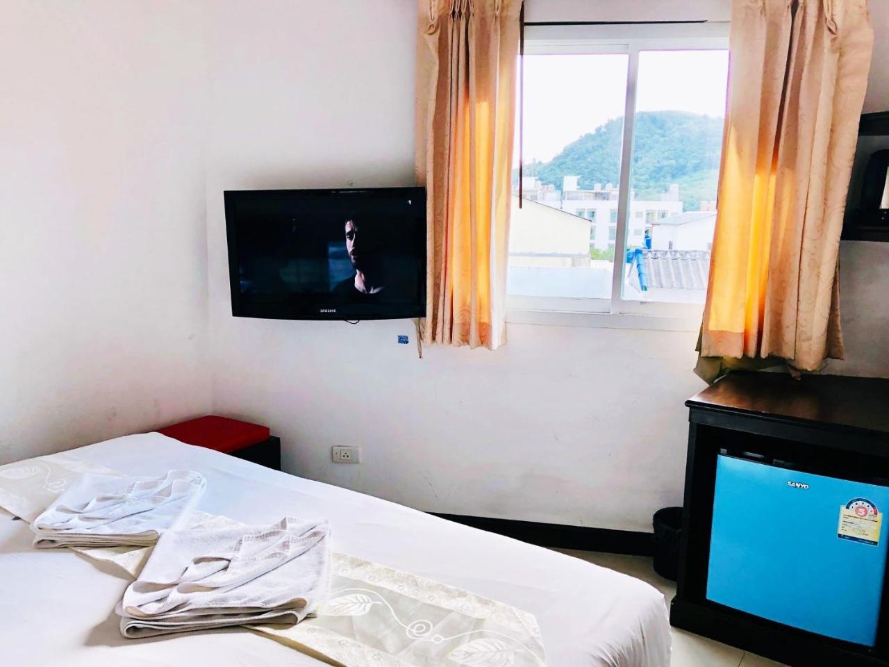 Hollywood Inn Love Patong Exterior photo