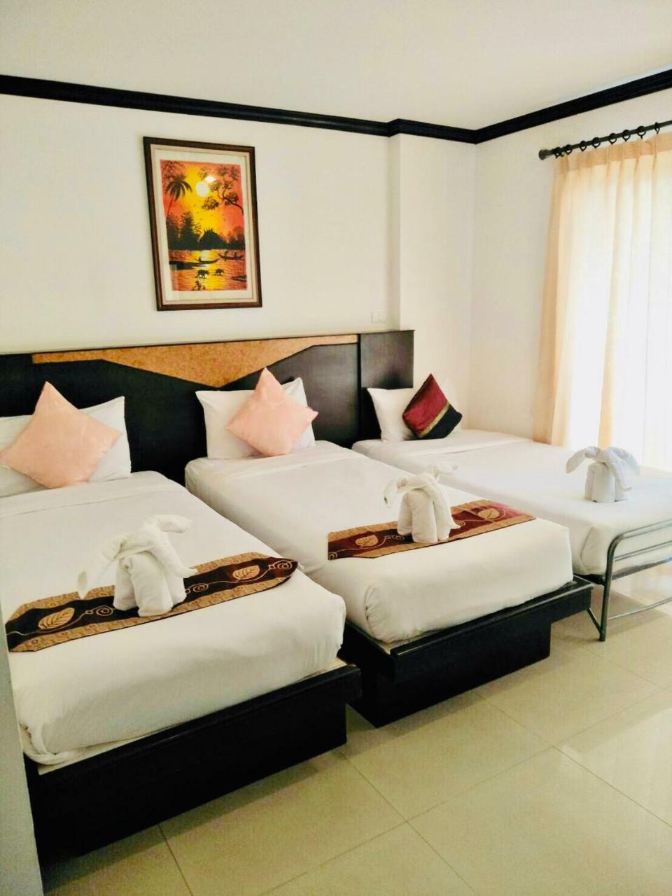 Hollywood Inn Love Patong Exterior photo