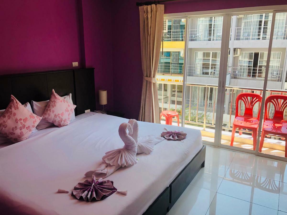 Hollywood Inn Love Patong Exterior photo